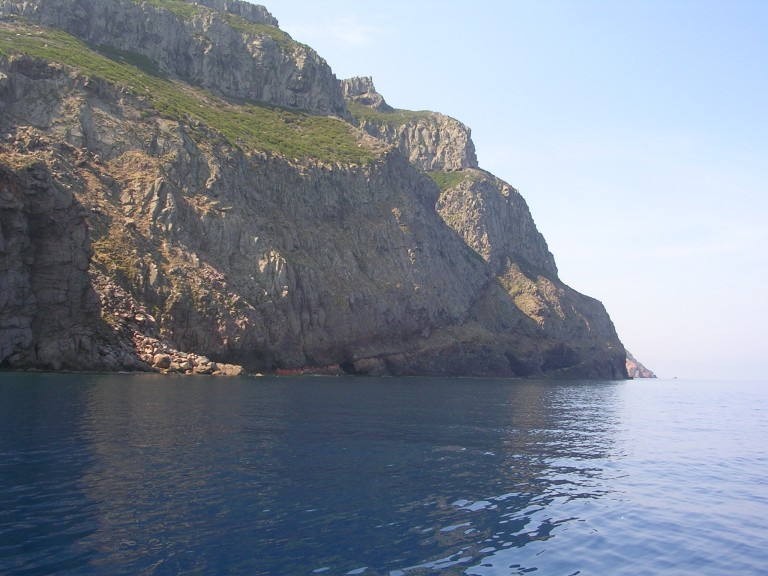 tra le isole dell'Arcipelago Toscano